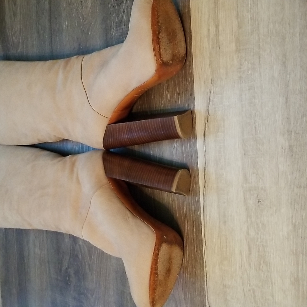 B BRIAN ATWOOD BEIGE SUEDE KNEE-HIGH BOOTS - SIZE 8 - Picture 4 of 6